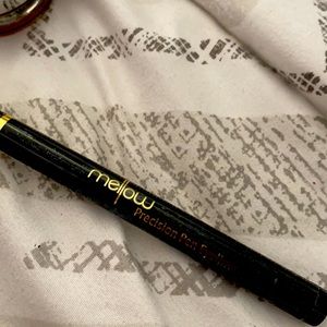 Mellow pen eyeliner